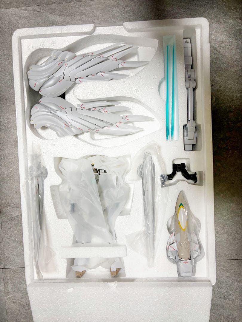 メタルコンポジット　ウイングガンダム スノーホワイト プレリュード