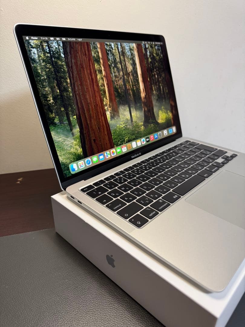 MacBook Air 2020、13インチ、M1、シルバー。