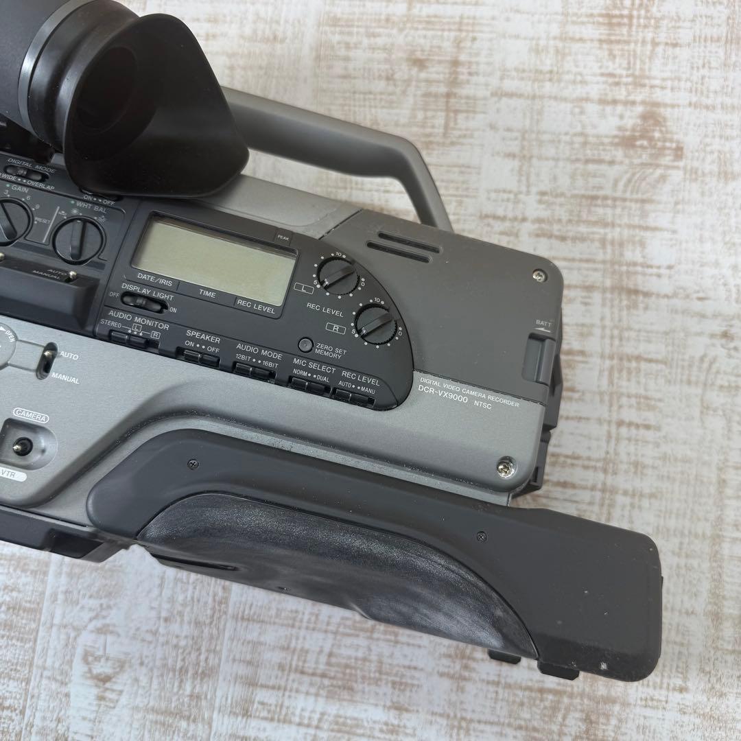 動作未確認　SONY 3CCD 業務用ビデオカメラレコーダーDCRーVX9000