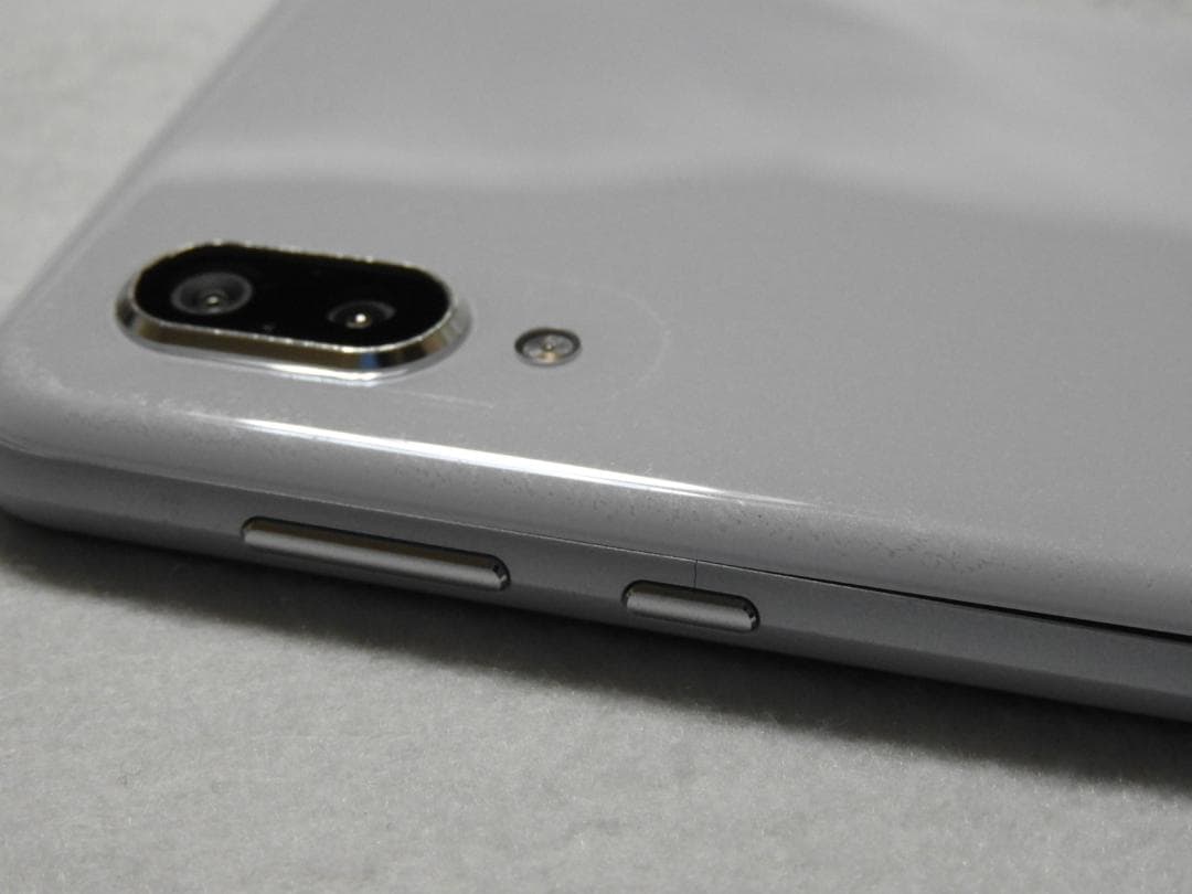 SHARP AQUOS sense3 plus 901SH SIMフリー 難あり