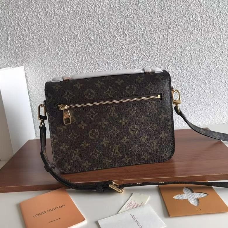 優良品LouIs ⭐️VuIttonモノグラムフラップバッグ