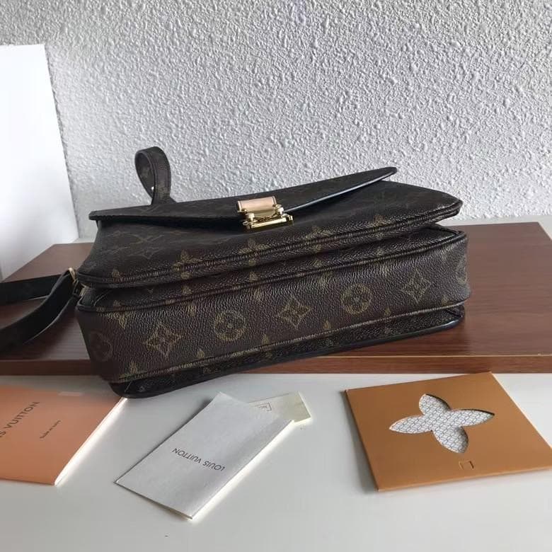 優良品LouIs ⭐️VuIttonモノグラムフラップバッグ