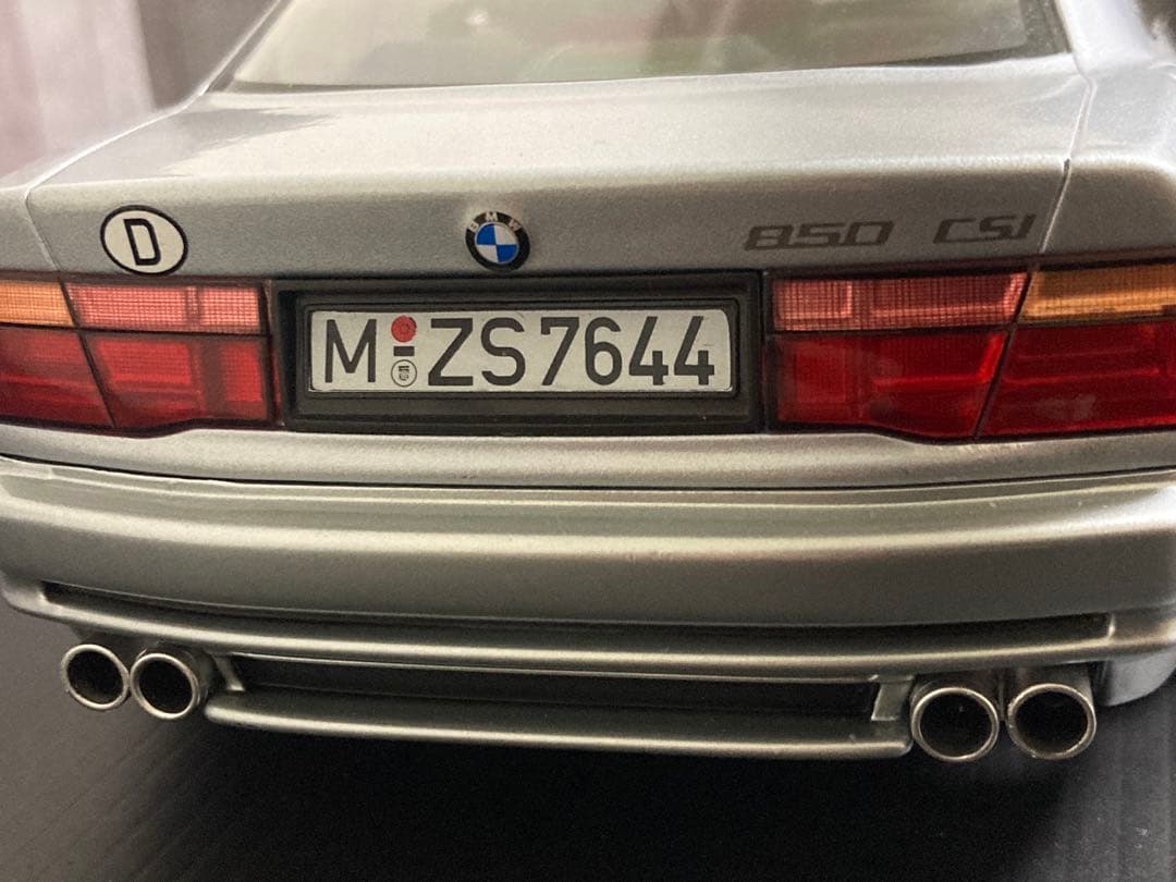 ソリード 1/18  E31 850CSi ミニカー