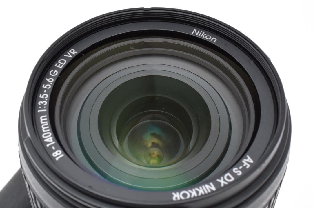 ■ 美品 ■ S数1,020回　ニコン　Nikon D5600 + 18-140