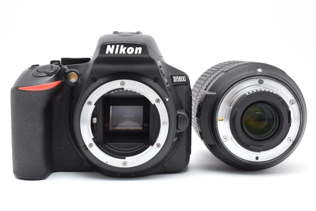 ■ 美品 ■ S数1,020回　ニコン　Nikon D5600 + 18-140