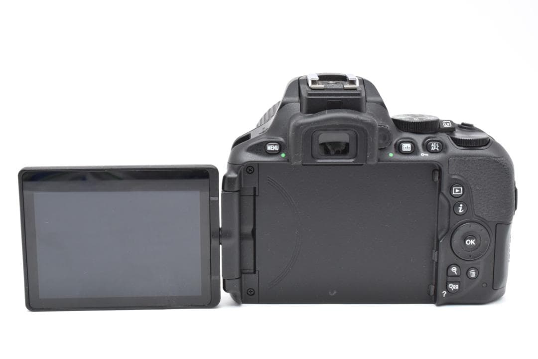 ■ 美品 ■ S数1,020回　ニコン　Nikon D5600 + 18-140