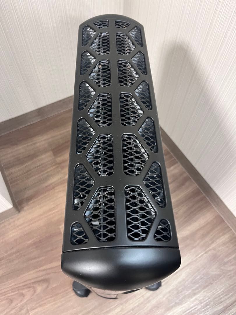 しゃんしゃんさま専用　デロンギ　デジタル表示 電気ヒーター ホワイト/ブラック