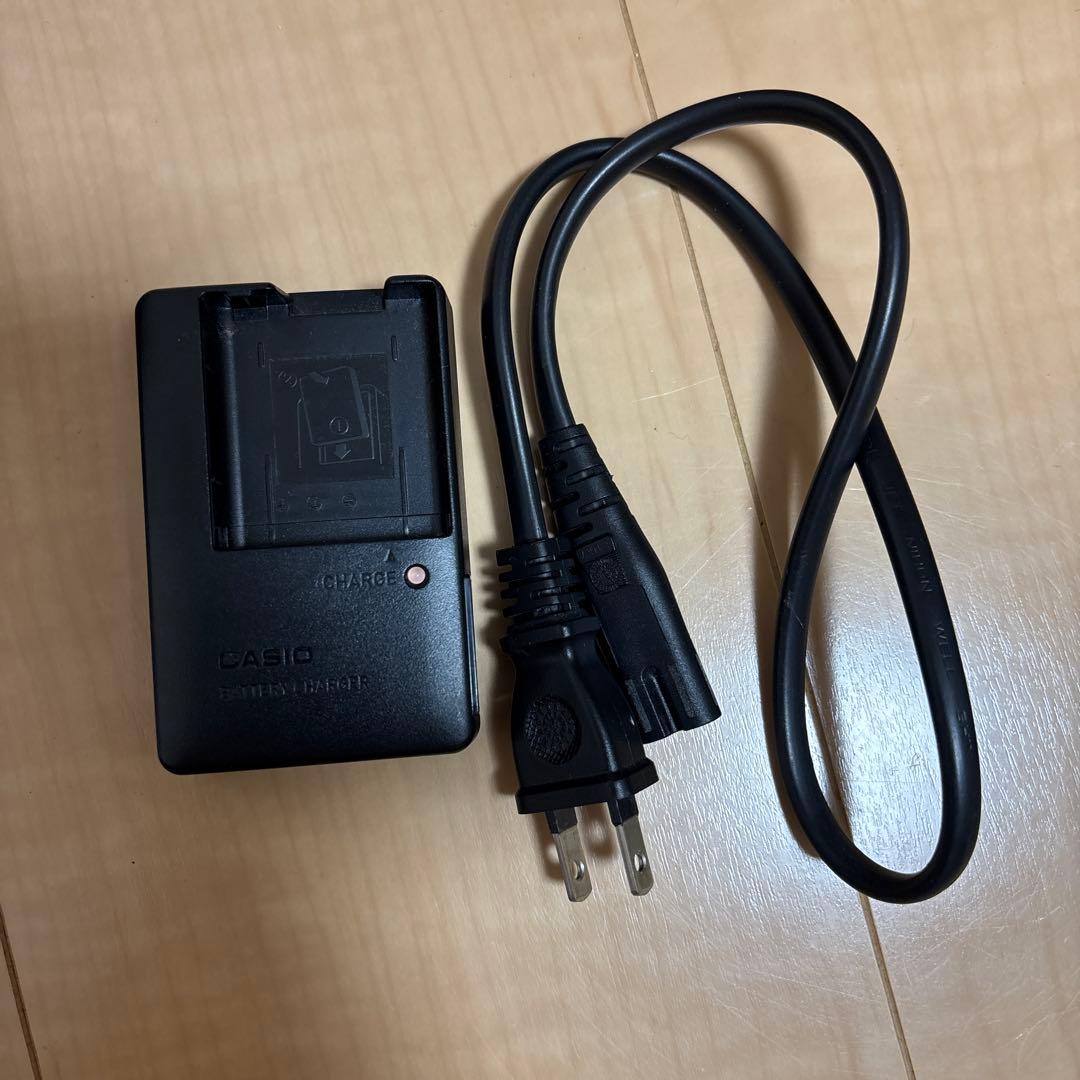 デジタルカメラ CASIO EXILIM EX-ZR10 12.1MP