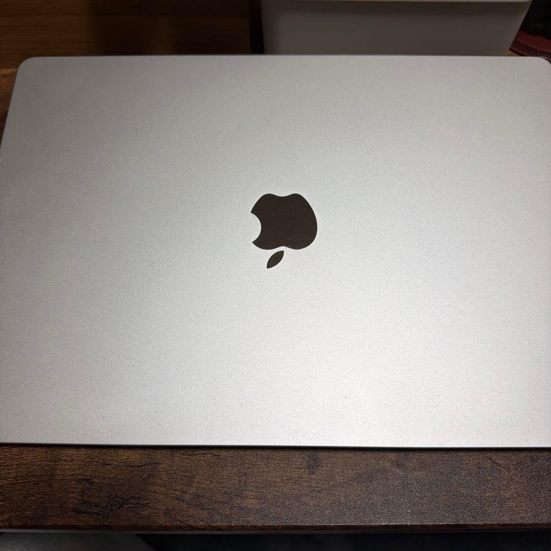 Apple MacBook M3 15インチ　メモリ16GB SSD1TB