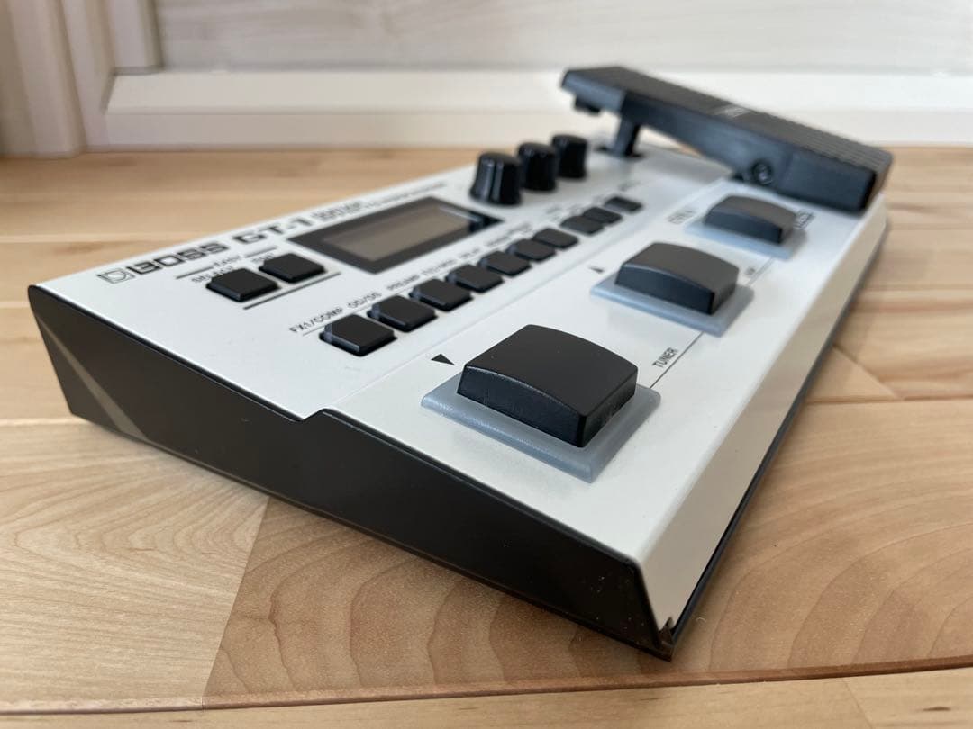 美品　限定カラー　BOSS GT-1 ホワイト　教則本付