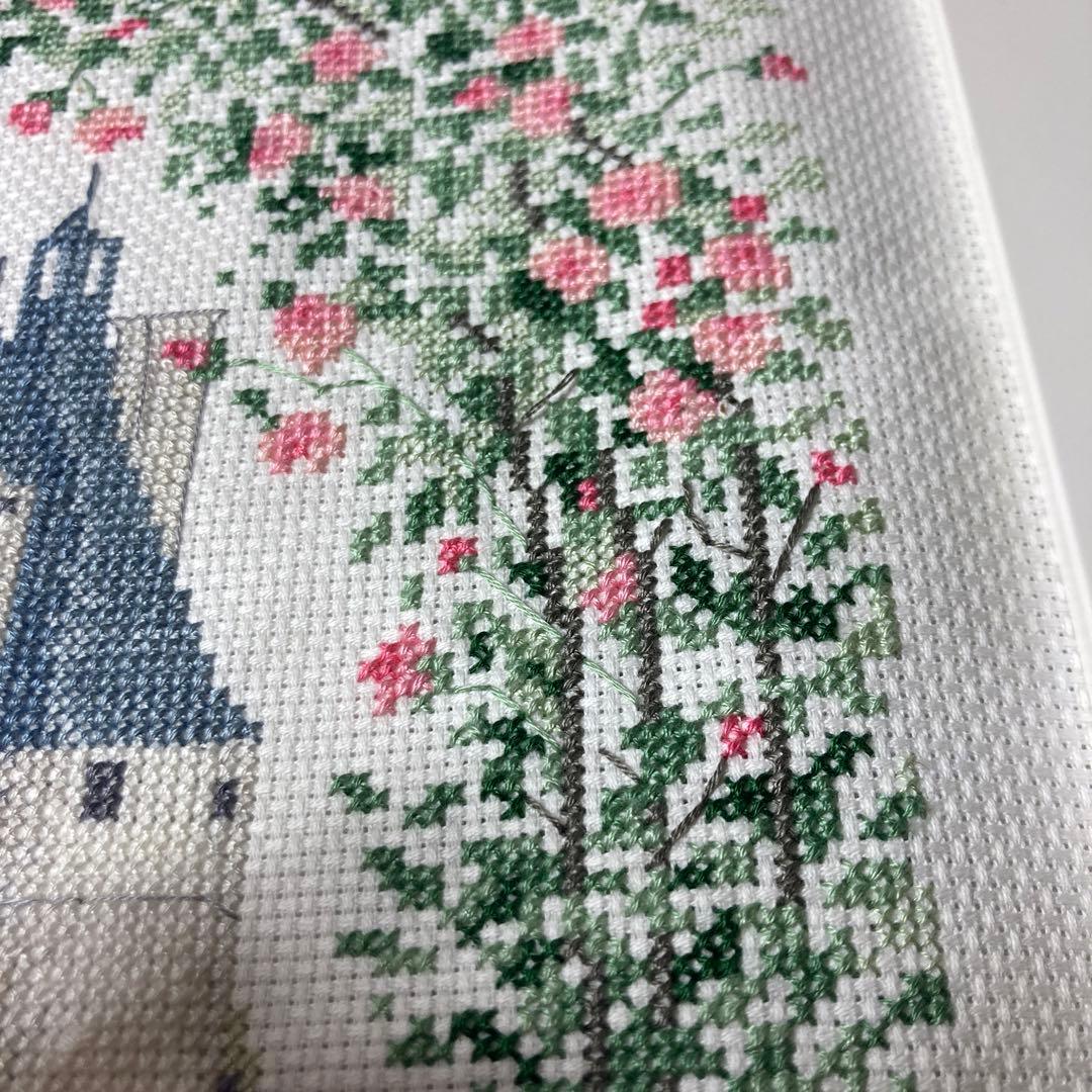 クロスステッチ　刺繍アート作品 城と花の風景