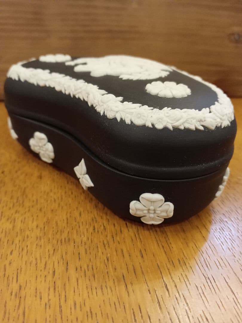 　ウェッジウッド　ジャスパー　ブラック　ハート型　小物入れ