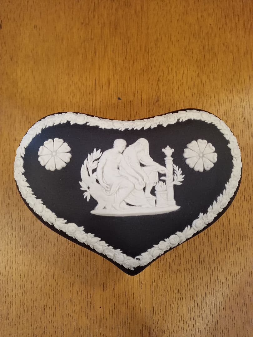 　ウェッジウッド　ジャスパー　ブラック　ハート型　小物入れ