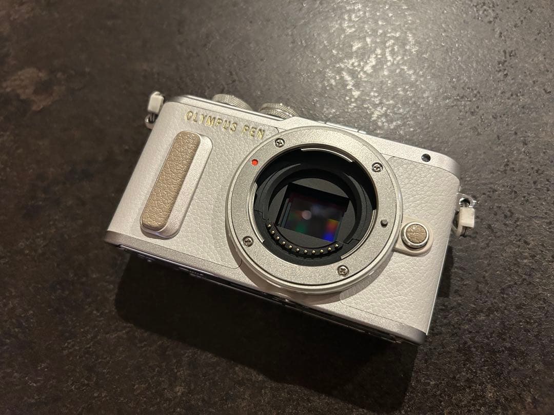 OLYMPUS　E-PL8 ホワイト【レンズなし】