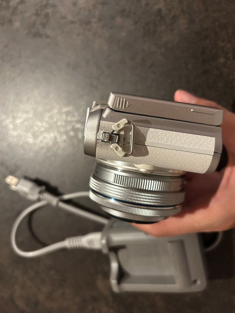 OLYMPUS　E-PL8 ホワイト【レンズなし】