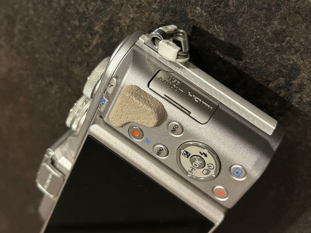 OLYMPUS　E-PL8 ホワイト【レンズなし】