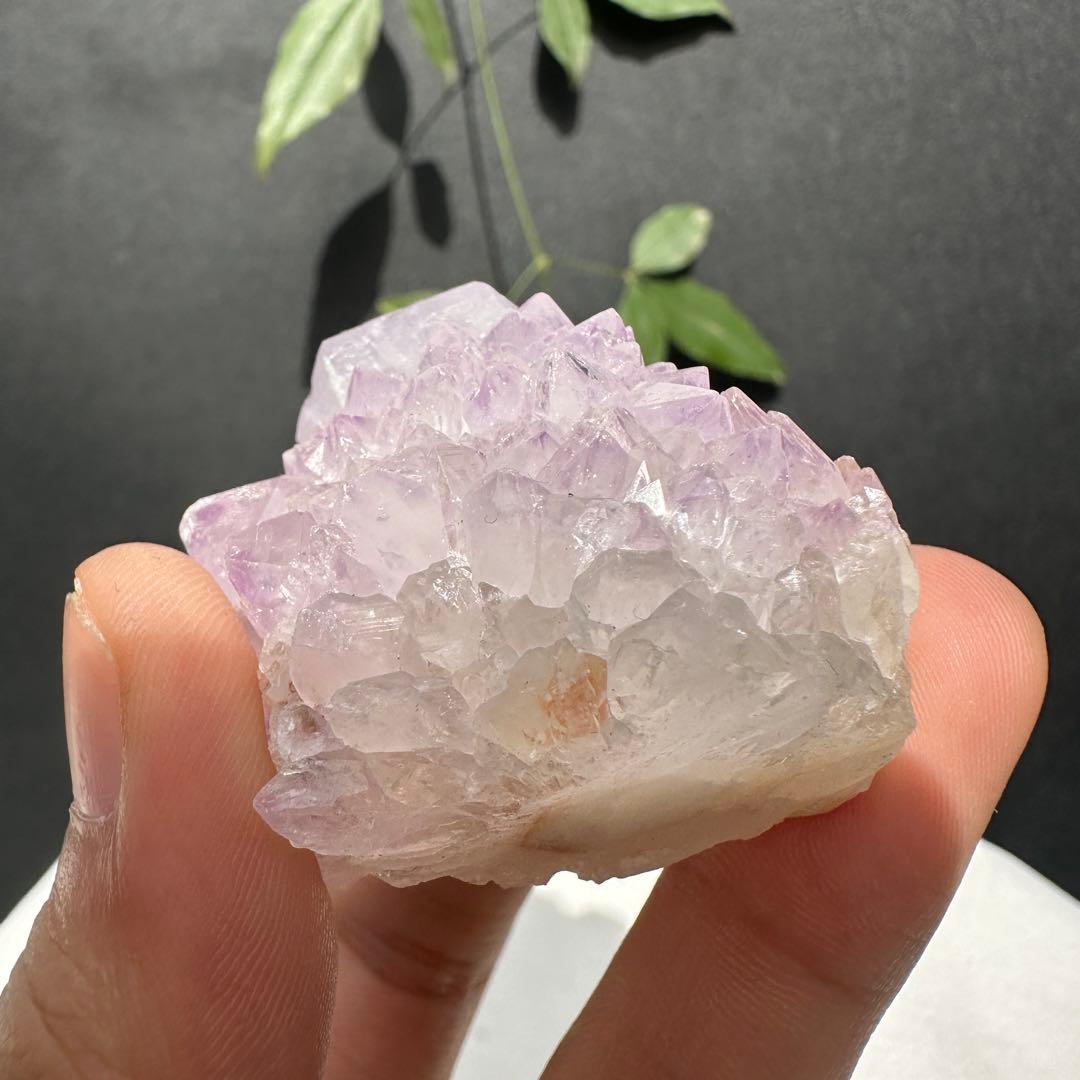 天然石アメジストの原石　置物　鉱物D.438