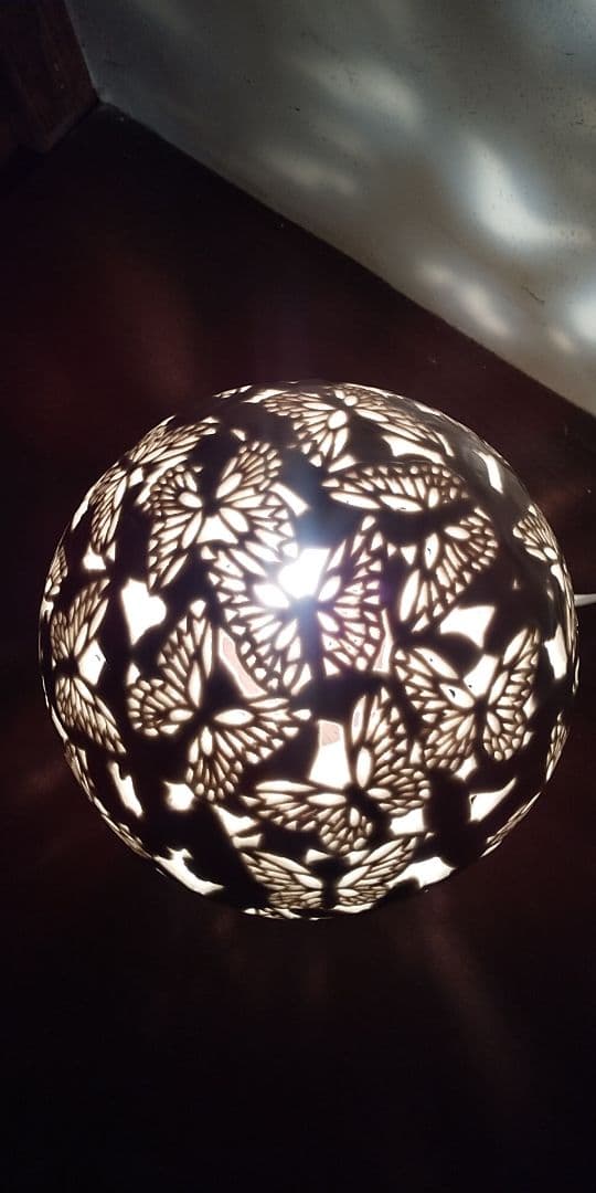 蝶柄透かし彫りランプシェード