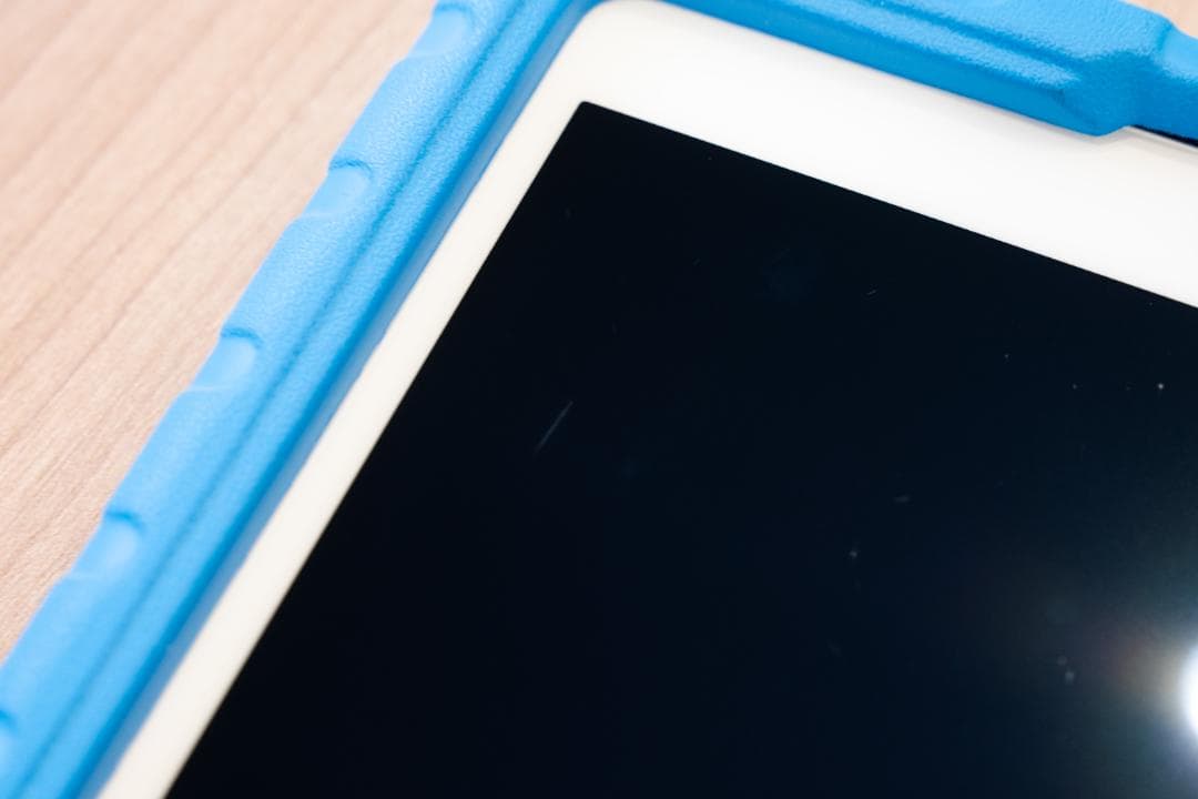 iPad Air 2第2世代 Wi-Fi + Cellular 耐衝撃ケース付き