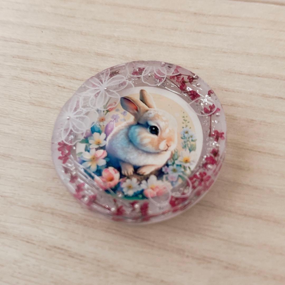レジン ウサギ ハンドメイド ヘアゴム ブローチ ♡⃛ お花畑のうさちゃん♡⃛