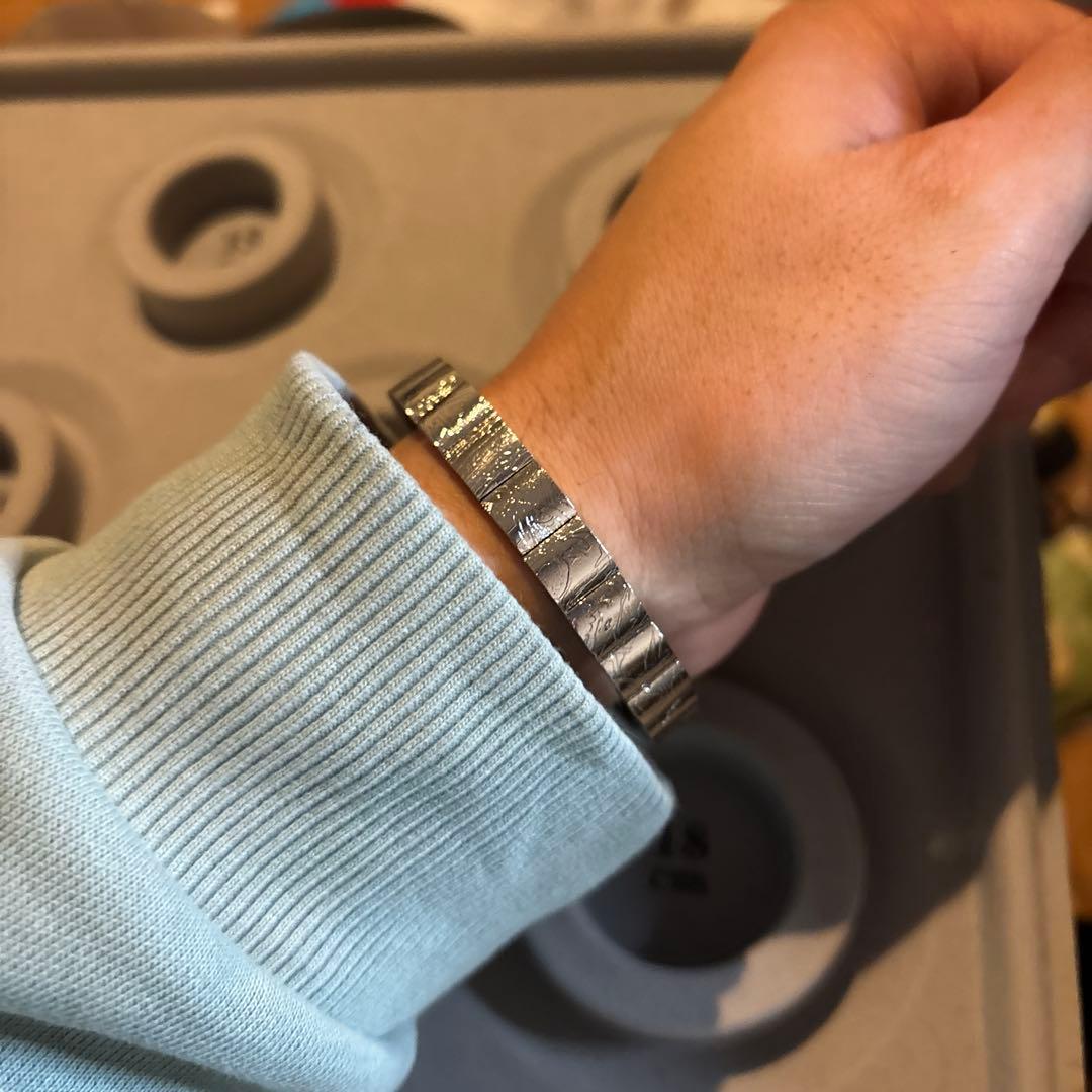 メテオライトのバングル！ズーンとくる！