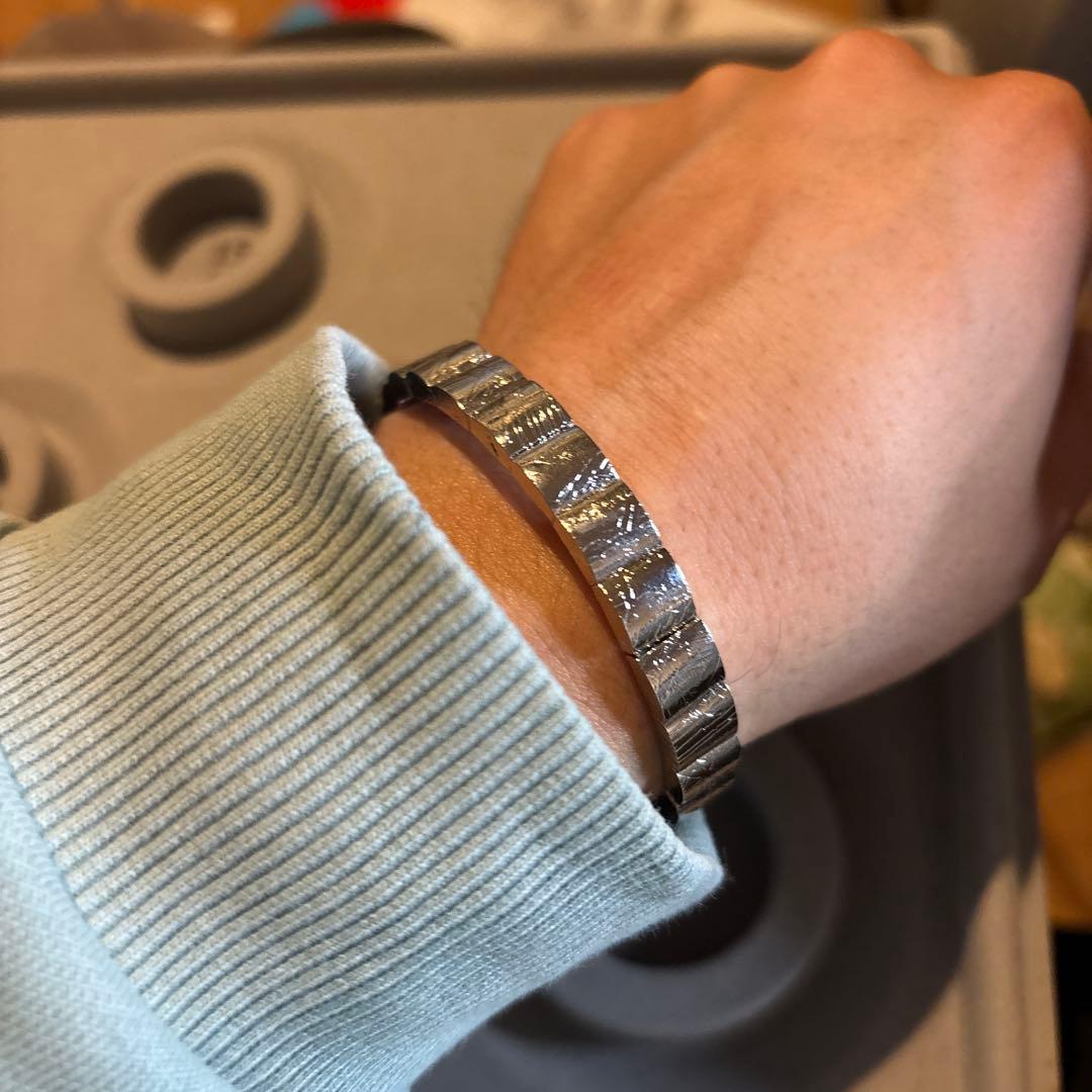 メテオライトのバングル！ズーンとくる！