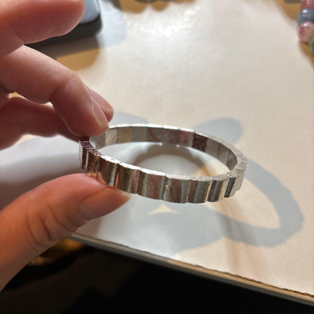 メテオライトのバングル！ズーンとくる！