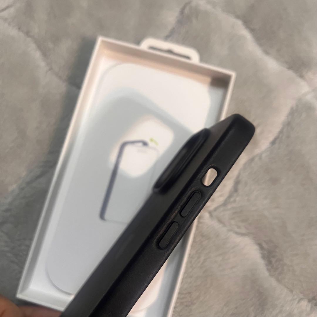 【純正】iPhone 14 Pro レザーケース MagSafe対応 Apple