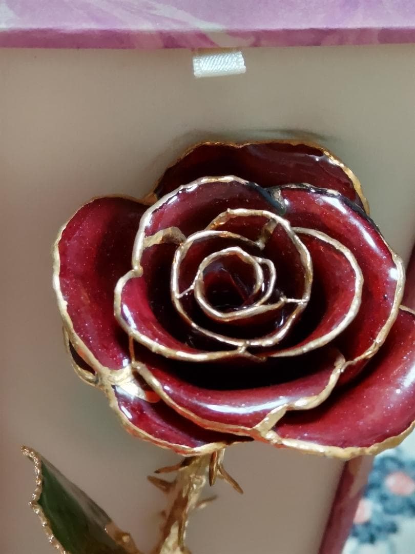 薔薇　バラの花　枯れない薔薇　ゴールドローズ　タイチェンマイ　オーキッドファーム