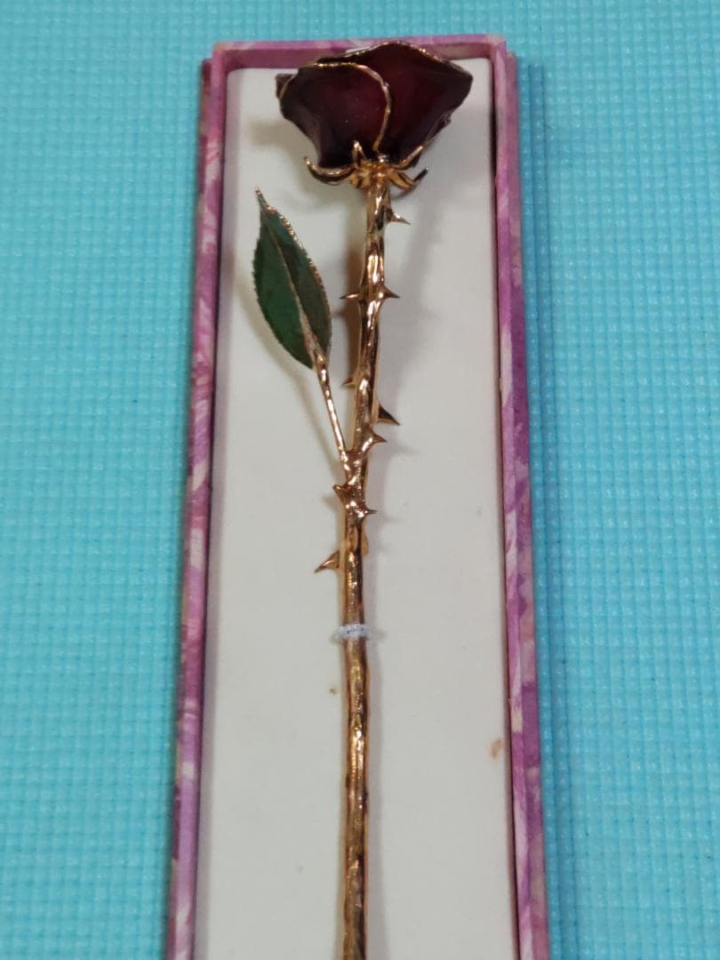 薔薇　バラの花　枯れない薔薇　ゴールドローズ　タイチェンマイ　オーキッドファーム