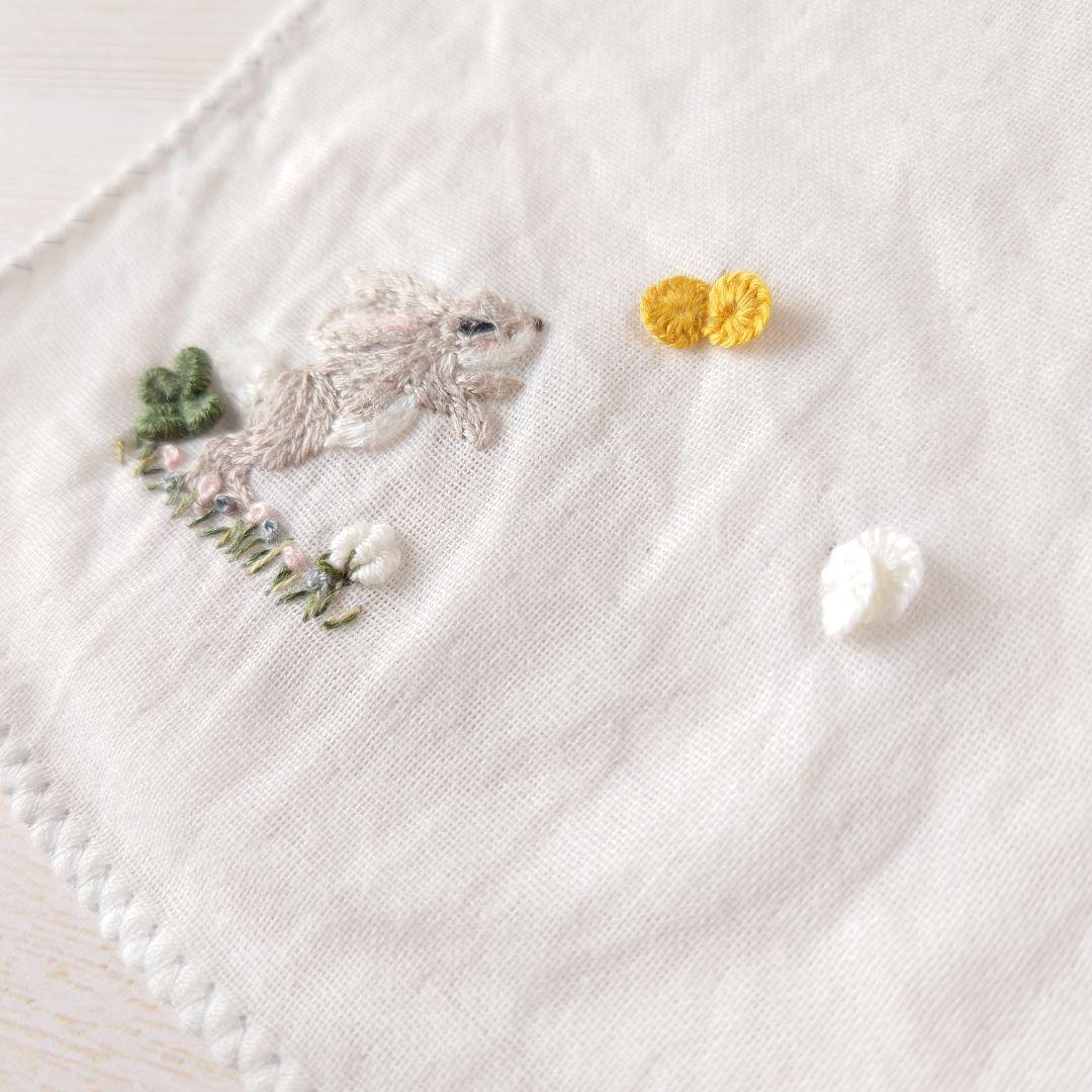 手刺繍入ちっちゃな ガーゼハンカチ【野原のうさこと蝶々】