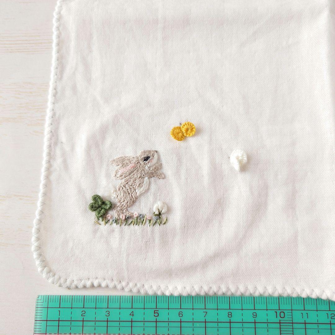 手刺繍入ちっちゃな ガーゼハンカチ【野原のうさこと蝶々】