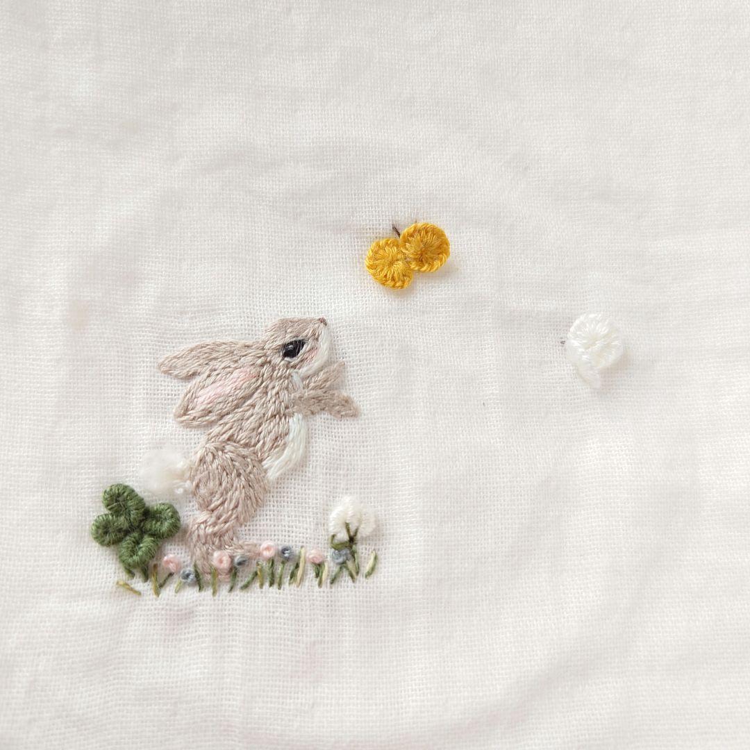 手刺繍入ちっちゃな ガーゼハンカチ【野原のうさこと蝶々】