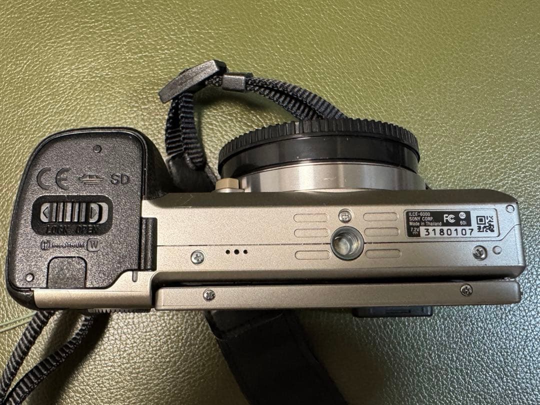 SONY α 6000一眼レフのミラーレスカメラ