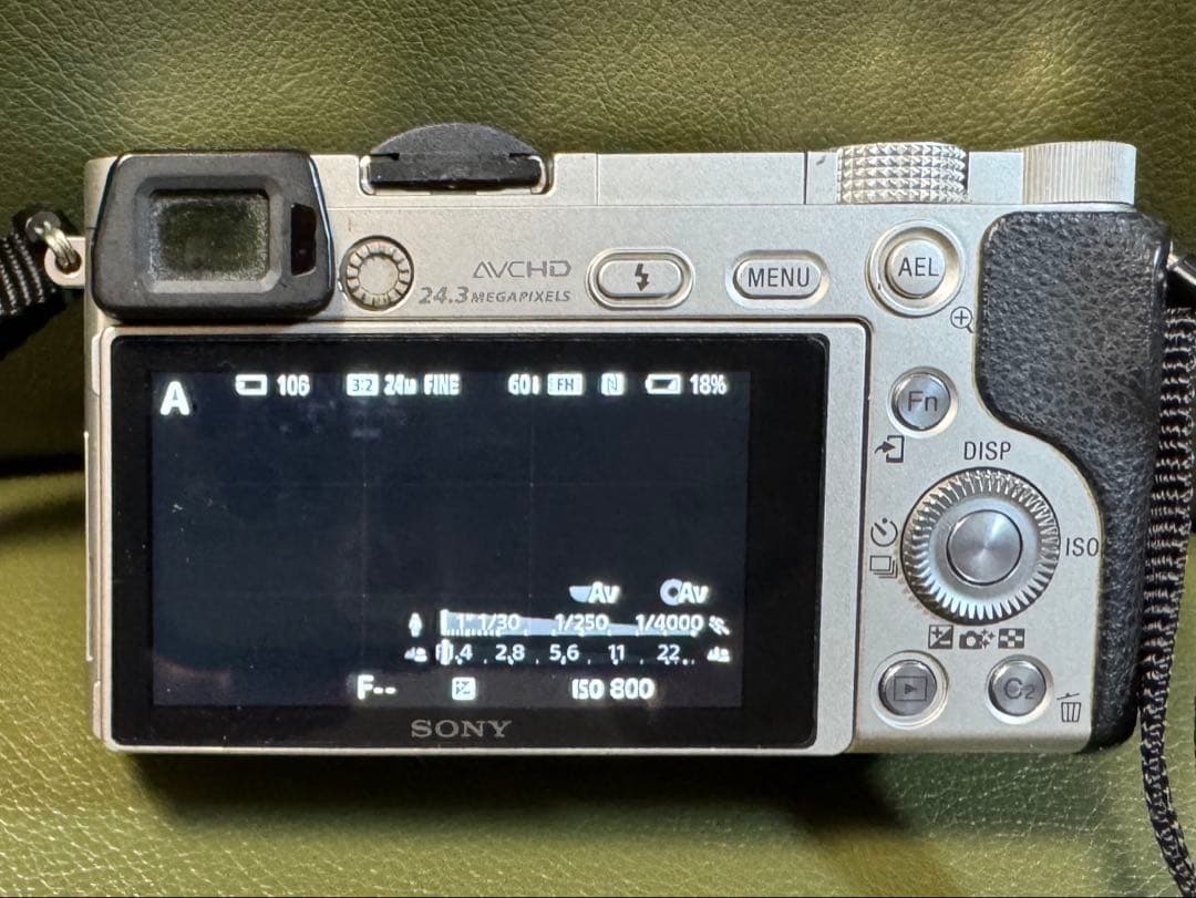 SONY α 6000一眼レフのミラーレスカメラ
