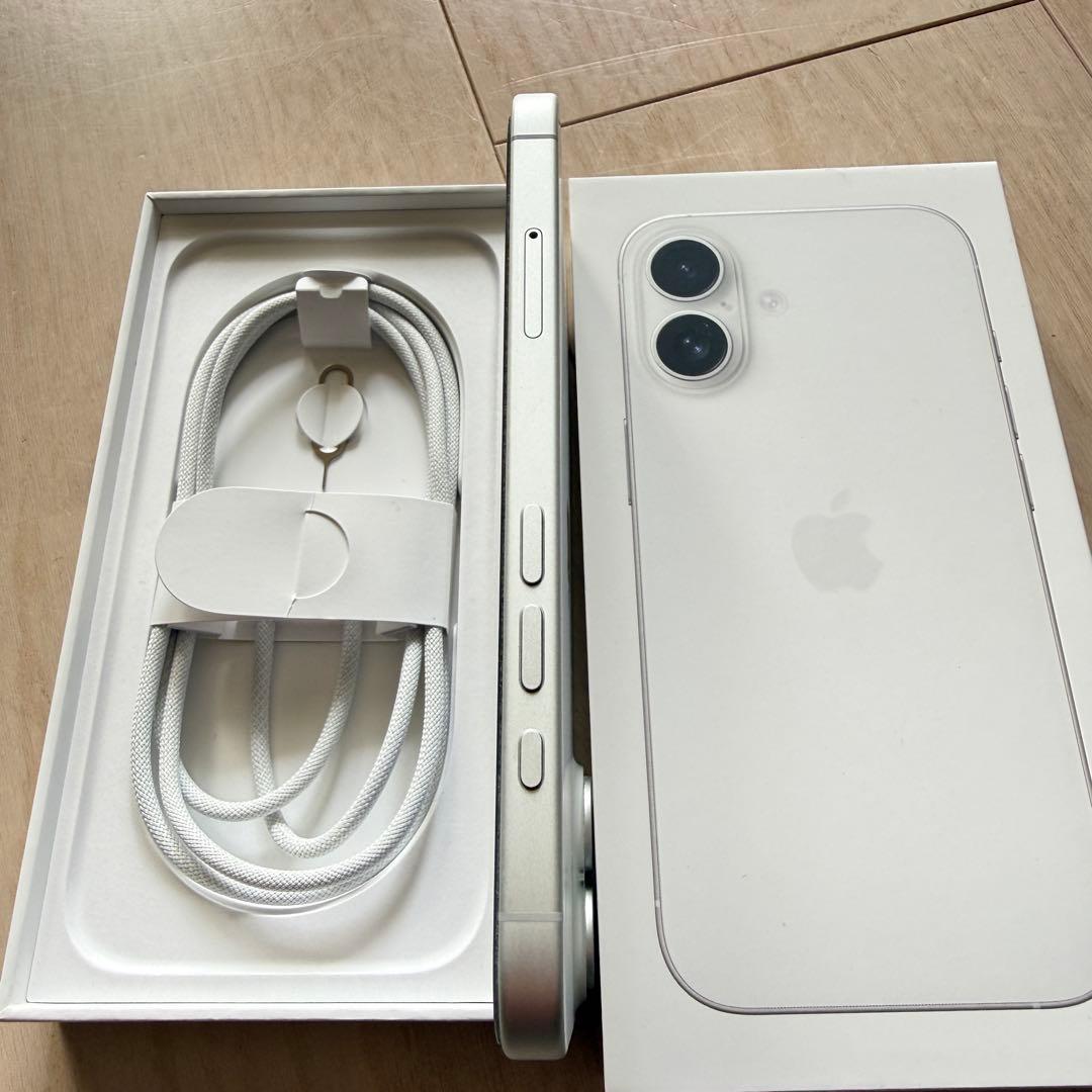 【極美品】iPhone 16 128GB ホワイト 本体 SIMフリー 100%