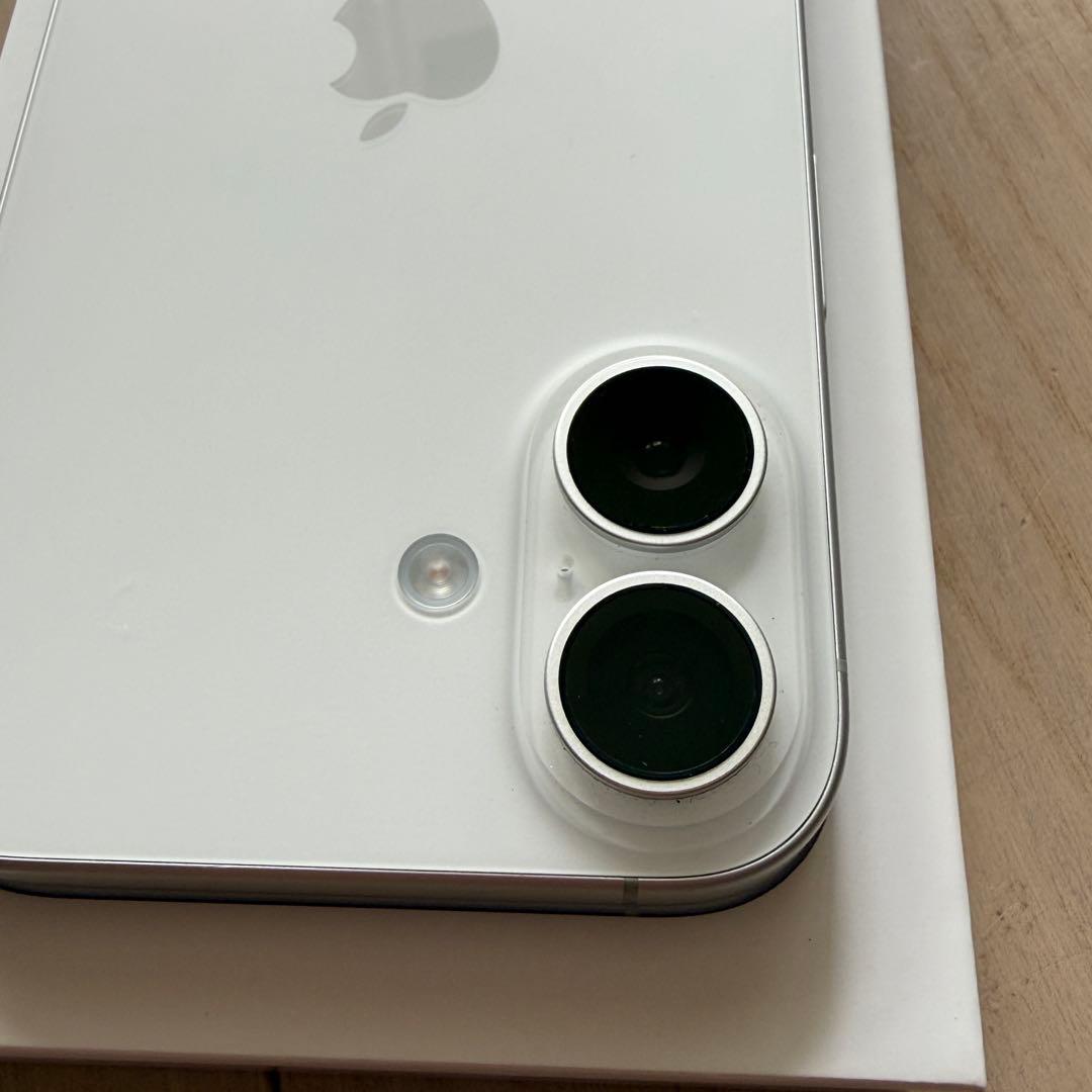 【極美品】iPhone 16 128GB ホワイト 本体 SIMフリー 100%