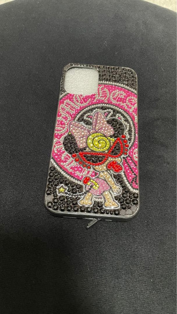 ビーズ装飾のiPhoneケース