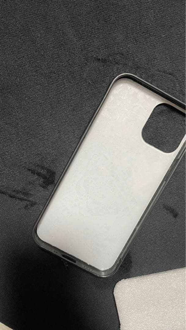 ビーズ装飾のiPhoneケース