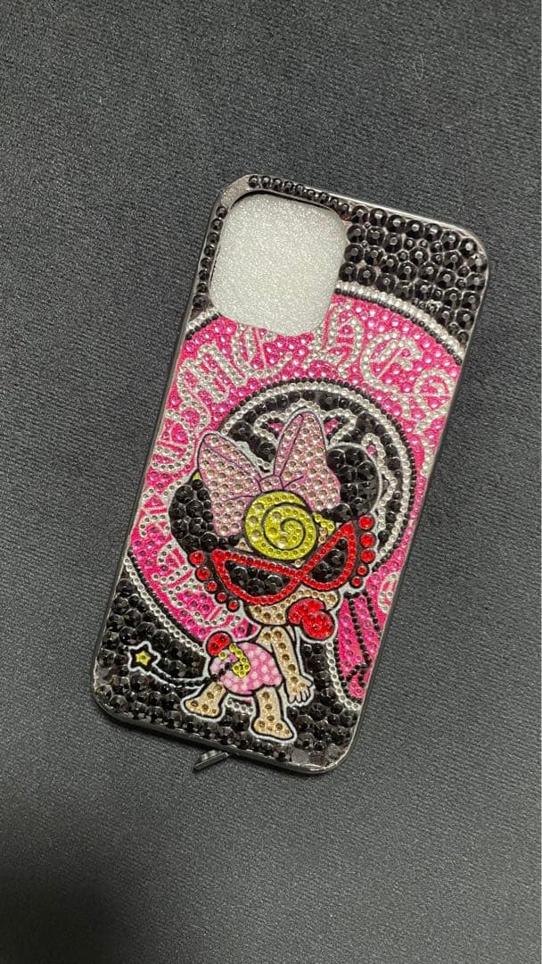 ビーズ装飾のiPhoneケース