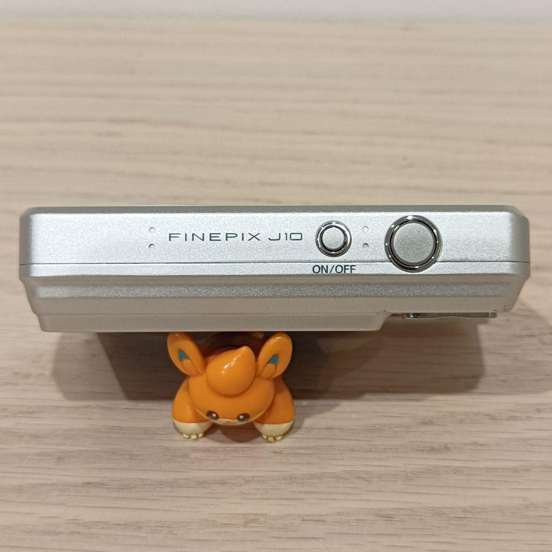 美品 動作確認済 FUJIFILM FinePix J10 デジカメ シルバー