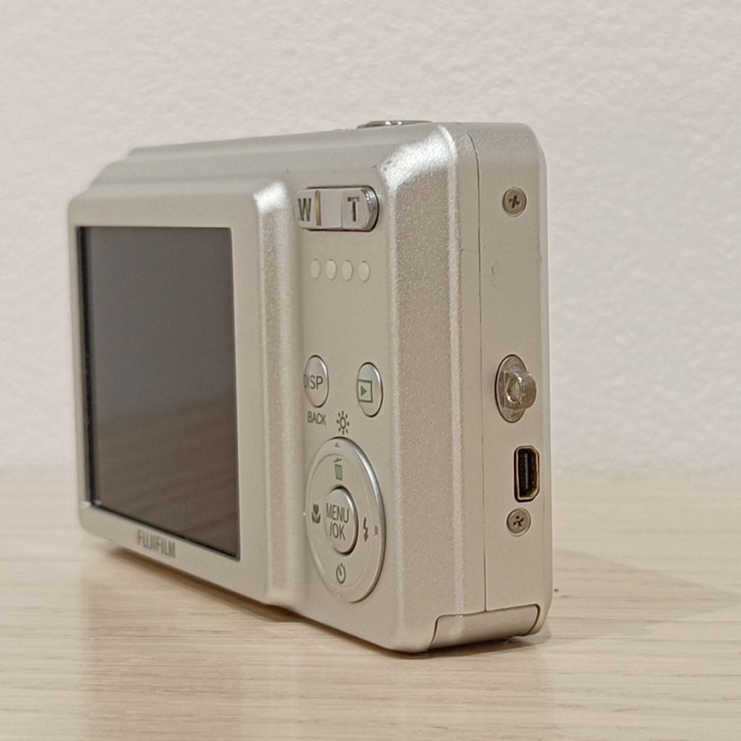 美品 動作確認済 FUJIFILM FinePix J10 デジカメ シルバー