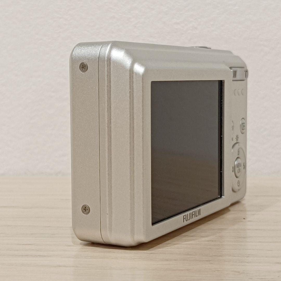 美品 動作確認済 FUJIFILM FinePix J10 デジカメ シルバー