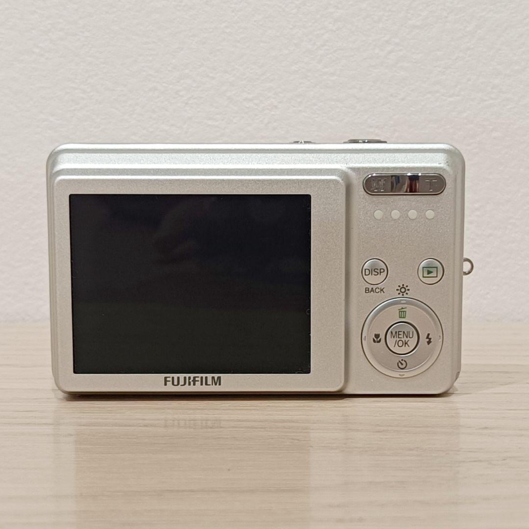美品 動作確認済 FUJIFILM FinePix J10 デジカメ シルバー