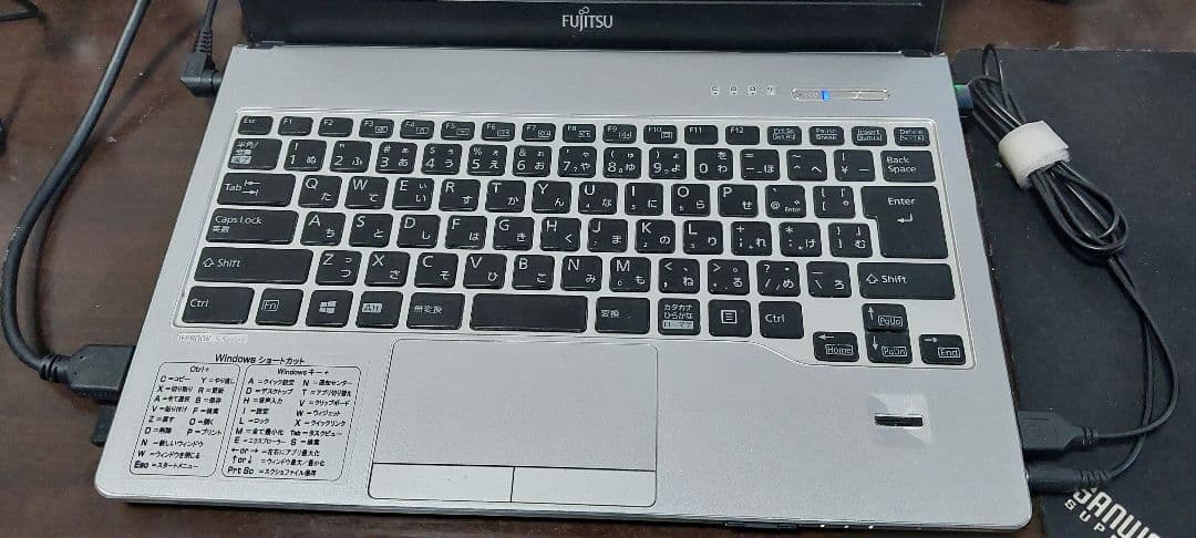 Fujitsu LIFEBOOK 13.3インチ シルバー