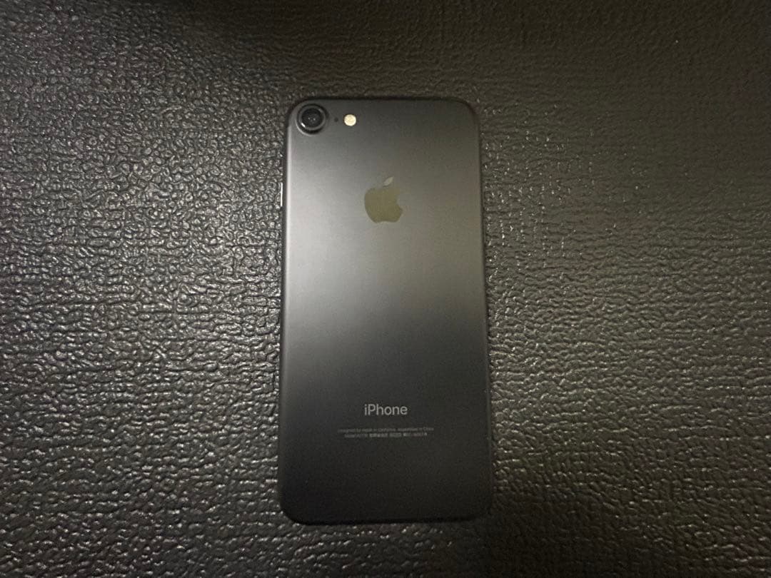 訳あり極美品！　iPhone7 32GB MNCE2J/A SIMフリー