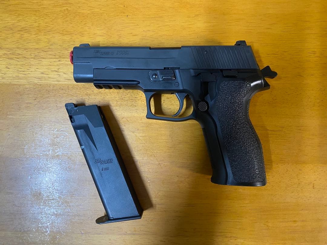 SIG SAUER P226 E2 ガスガン ブラック マガジン付属