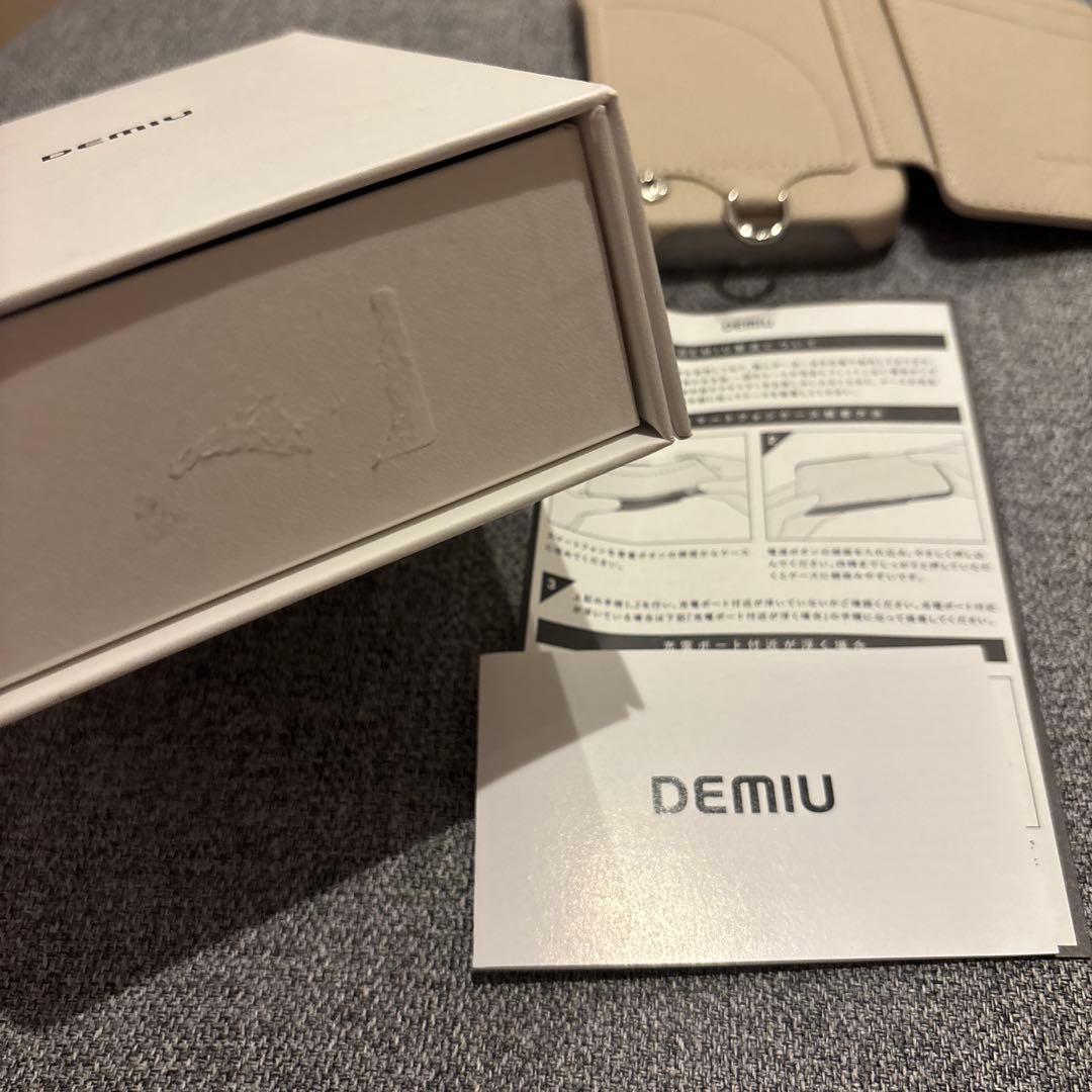 DEMIU POCHE FLAT iPhone16 ベージュ