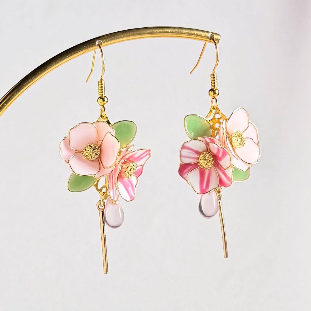 咲きこぼれ桜ボリュームピアス／イヤリング　ディップアート　華やか　大ぶり　和風