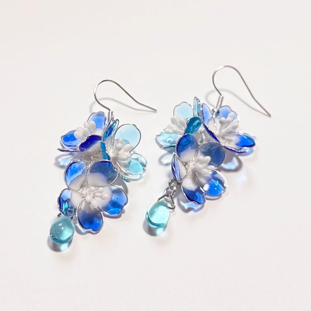 咲きこぼれ桜ボリュームピアス／イヤリング　ディップアート　華やか　大ぶり　和風